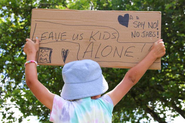 January 22, 2022, Christchurch, Canterbury, New Zealand: A child seen holding a placard that reads leave us kids alone during the antivax protest..Protesters take to the streets in the affluent suburb of Merivale in protest against the mandatory Covid19 vaccination. Christchurch New Zealand - ZUMAs197 20220122_zaa_s197_022 Copyright: xAdamxBradleyx