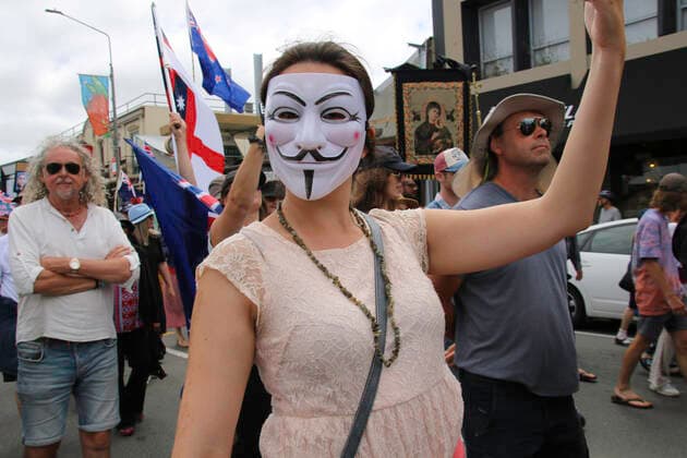 January 22, 2022, Christchurch, Canterbury, New Zealand: A protester marches while wearing a mask during the antivax protest in Merivale..Protesters take to the streets in the affluent suburb of Merivale in protest against the mandatory Covid19 vaccination. Christchurch New Zealand - ZUMAs197 20220122_zaa_s197_037 Copyright: xAdamxBradleyx