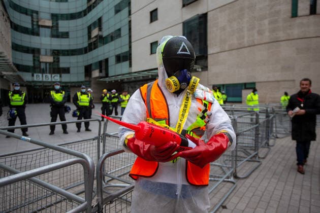 January 22, 2022, London, England, United Kingdom: Thousands of anti-vaccine protesters stage a demonstration outside London headquarters of BBC. London United Kingdom - ZUMAs262 20220122_zip_s262_002 Copyright: xTayfunxSalcix
