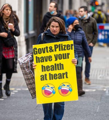 January 22, 2022, London, England, United Kingdom: Thousands of anti-vaccine protesters stage a demonstration outside London headquarters of BBC. London United Kingdom - ZUMAs262 20220122_zip_s262_016 Copyright: xTayfunxSalcix