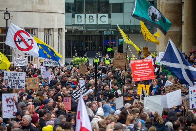 January 22, 2022, London, England, United Kingdom: Thousands of anti-vaccine protesters stage a demonstration outside London headquarters of BBC. London United Kingdom - ZUMAs262 20220122_zip_s262_034 Copyright: xTayfunxSalcix