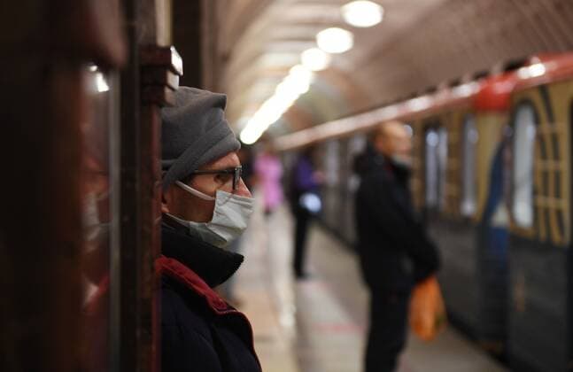 Russia Coronavirus Restrictions 6746852 22.01.2022 A man wearing a protective face mask waits on a platform at the Moscow s metro amid the outbreak of the coronavirus disease, in Moscow, Russia. Valery Melnikov Sputnik Moscow Russia  Copyright: xValeryxMelnikovx