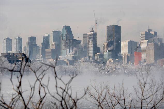 News Bilder des Tages January 22, 2022, Montreal, PQ, Canada: Ice fog rises off the St. Lawerence River in Montreal, Saturday, Jan. 22, 2022. Environment Canada has issued an extreme cold warning for the region. Montreal Canada  - ZUMAc35_ 20220122_zaf_c35_007 Copyright: xGrahamxHughesx