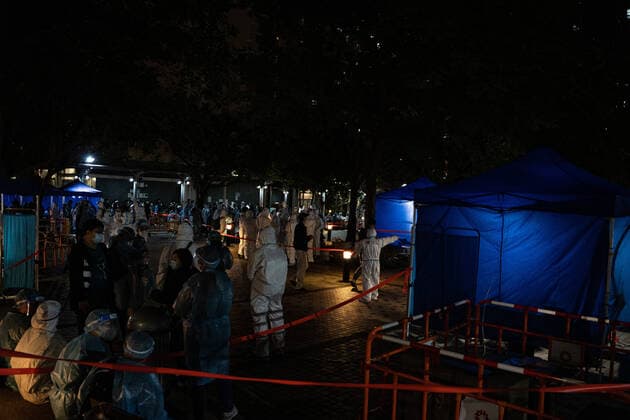 New Outbreak Coronavirus Disease Hong Kong Residents wait in line for a makeshift Covid-19 testing station outside the vacant lot of the Kwai Chung Estate public housing complex in Hong Kong, Saturday, Jan. 22, 2022. Hong Kong China  Copyright: xLeungxManxHeix originalFilename: manhei-notitle220122_npgV2.jpg