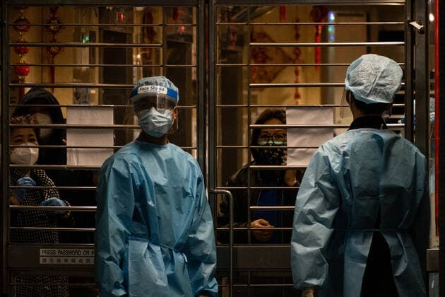 New Outbreak Coronavirus Disease Hong Kong Medical staff in hazmat suits are stationed outside a residential building at the Kwai Chung Estate public housing complex to prevent residents from entering and leaving the building on Saturday 22 January 2022, Hong Kong Hong Kong China  Copyright: xLeungxManxHeix originalFilename: manhei-notitle220122_npagX.jpg