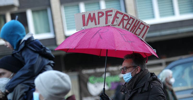 Demonstration of critics of the Corona measures in Barmbek The kick-off rally took place on Bert Kaempfert Platz From there, the protest marched in the direction of Fuhlsbüttel The demonst