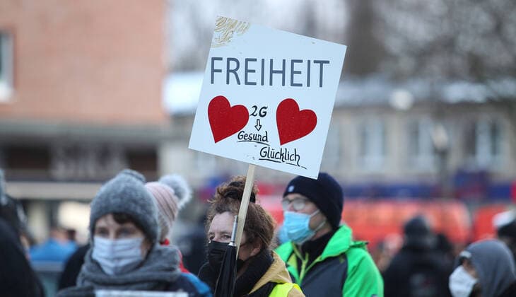Demonstration of critics of the Corona measures in Barmbek The kick-off rally took place on Bert Kaempfert Platz From there, the protest marched in the direction of Fuhlsbüttel The demonst