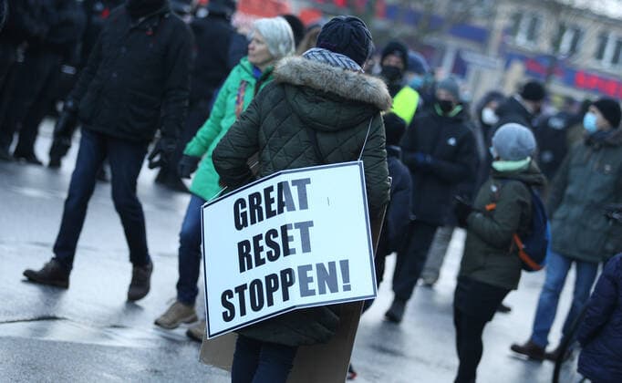 Demonstration of critics of the Corona measures in Barmbek The kick-off rally took place on Bert Kaempfert Platz From there, the protest marched in the direction of Fuhlsbüttel The demonst