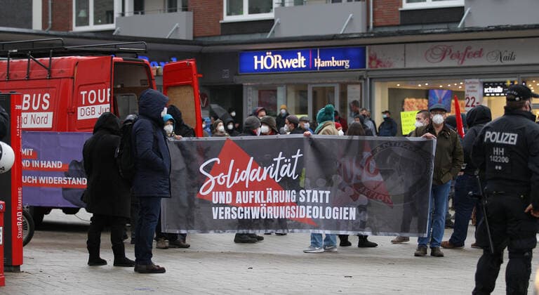 Demonstration of critics of the Corona measures in Barmbek The opening rally took place on Bert Kaempfert Platz From there, the pro