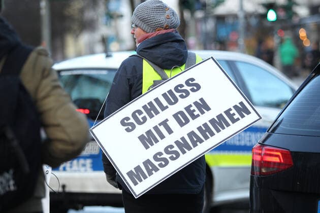 Demonstration of critics of the Corona measures in Barmbek The kick-off rally took place on Bert Kaempfert Platz From there, the protest marched in the direction of Fuhlsbüttel The demonst