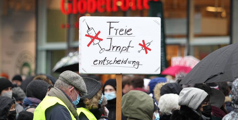Demonstration of critics of the Corona measures in Barmbek The kick-off rally took place on Bert Kaempfert Platz From there, the protest marched in the direction of Fuhlsbüttel The demonst