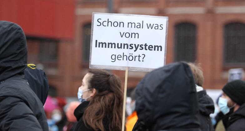 Demonstration of critics of the Corona measures in Barmbek The kick-off rally took place on Bert Kaempfert Platz From there, the protest marched in the direction of Fuhlsbüttel The demonst