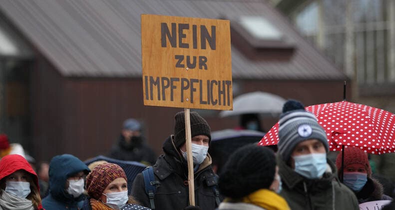 Demonstration of critics of the Corona measures in Barmbek The kick-off rally took place on Bert Kaempfert Platz From there, the protest marched in the direction of Fuhlsbüttel The demonst