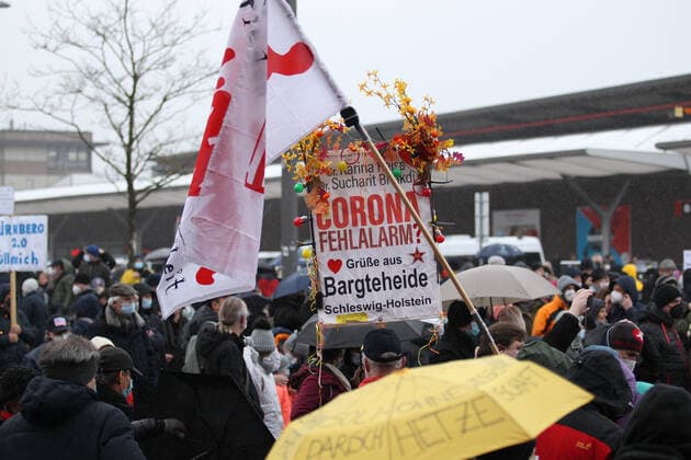 Demonstration of critics of the Corona measures in Barmbek The kick-off rally took place on Bert Kaempfert Platz From there, the protest marched in the direction of Fuhlsbüttel The demonst