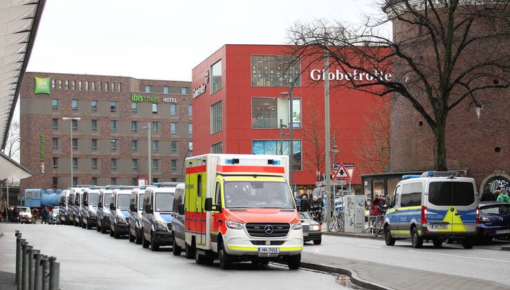 Demonstration of critics of the Corona measures in Barmbek The initial rally took place on Bert Kaempfert Platz From t