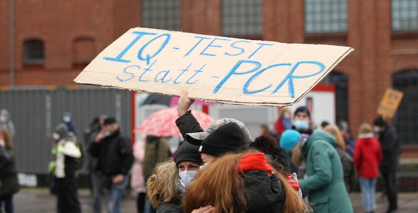Demonstration of critics of the Corona measures in Barmbek The kick-off rally took place on Bert Kaempfert Platz From there, the protest marched in the direction of Fuhlsbüttel The demonst