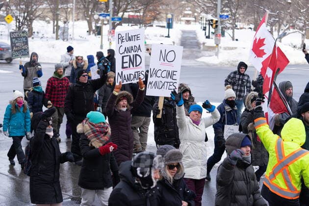 January 22, 2022, Ottawa, ON, CANADA: Demonstrators march in protest against public health measures taken by authorities to curb the spread of COVID-19, in Ottawa, Saturday, Jan. 22, 2022. Ottawa CANADA  - ZUMAc35_ 20220122_zaf_c35_015 Copyright: xMichaelxChisholmx