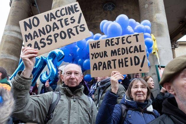 January 22, 2022, London, England, United Kingdom: Protestors seen holding placards that say no vaccine mandates or passports and we reject your medical apartheid! , during the demonstration..By April 2022, 100k members of the NHS will have to be fully vaccinated or lose their jobs. In light of this draconian requirement, NHS nurses have come together to protest against such coercion, defending their medical freedom and accusing the government for a total mistreatment of the health workers over the pandemic. Other anti-lockdown and anti-vaccine groups have jointly protested against the restrictions imposed by the government, and threaten to take to the streets should the restrictions not be lifted by 27th Jan 2022. London United Kingdom - ZUMAs197 20220122_zaa_s197_154 Copyright: xBelindaxJlaox