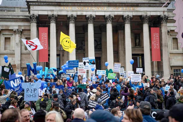 January 22, 2022, London, England, United Kingdom: A crowd of protesters, including NHS nurses, gather in front of the National gallery at Trafalgar Square during the demonstration..Protesters marched through central London during a worldwide rally for freedom - protesting against government restrictions surrounding Covid 19 including mandatory vaccinations, particularly with NHS staff, who may face losing their job if they refuse to get vaccinated. London United Kingdom - ZUMAs197 20220122_zaa_s197_204 Copyright: xChristopherxWallsx