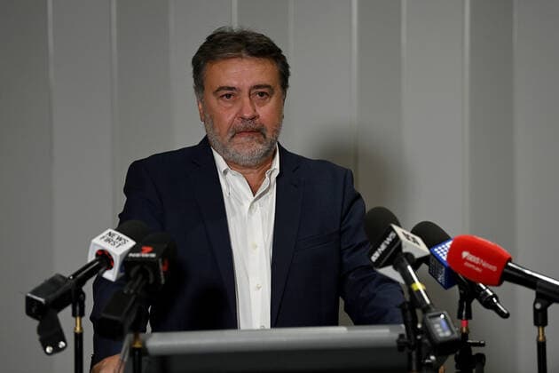 NSW TEACHERS FEDERATION PRESSER, Teachers Federation president Angelo Gavrielatos speaks to the media during a press conference in Sydney, Sunday, January 23, 2022. Teachers and principals, along with the NSW Teachers Federation will closely monitor the effectiveness of Covid risk mitigation measures as thousands of teachers and students return to the classroom. ( NO ARCHIVING, EDITORIAL USE ONLY, NO USE IN BOOKS WITHOUT CONSENT SYDNEY NSW AUSTRALIA  Copyright: xBIANCAxDExMARCHIx 20220123001616080656