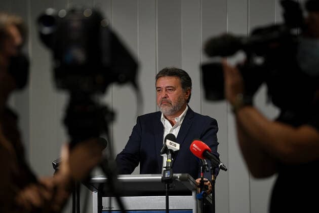 NSW TEACHERS FEDERATION PRESSER, Teachers Federation president Angelo Gavrielatos speaks to the media during a press conference in Sydney, Sunday, January 23, 2022. Teachers and principals, along with the NSW Teachers Federation will closely monitor the effectiveness of Covid risk mitigation measures as thousands of teachers and students return to the classroom. ( NO ARCHIVING, EDITORIAL USE ONLY, NO USE IN BOOKS WITHOUT CONSENT SYDNEY NSW AUSTRALIA  Copyright: xBIANCAxDExMARCHIx 20220123001616080691
