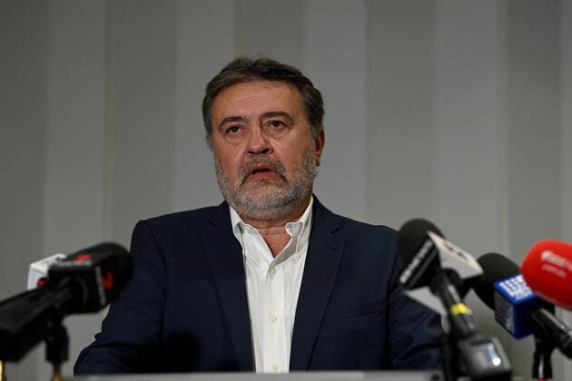 NSW TEACHERS FEDERATION PRESSER, Teachers Federation president Angelo Gavrielatos speaks to the media during a press conference in Sydney, Sunday, January 23, 2022. Teachers and principals, along with the NSW Teachers Federation will closely monitor the effectiveness of Covid risk mitigation measures as thousands of teachers and students return to the classroom. ( NO ARCHIVING, EDITORIAL USE ONLY, NO USE IN BOOKS WITHOUT CONSENT SYDNEY NSW AUSTRALIA  Copyright: xBIANCAxDExMARCHIx 20220123001616080763