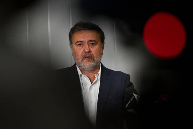 NSW TEACHERS FEDERATION PRESSER, Teachers Federation president Angelo Gavrielatos speaks to the media during a press conference in Sydney, Sunday, January 23, 2022. Teachers and principals, along with the NSW Teachers Federation will closely monitor the effectiveness of Covid risk mitigation measures as thousands of teachers and students return to the classroom. ( NO ARCHIVING, EDITORIAL USE ONLY, NO USE IN BOOKS WITHOUT CONSENT SYDNEY NSW AUSTRALIA  Copyright: xBIANCAxDExMARCHIx 20220123001616080835