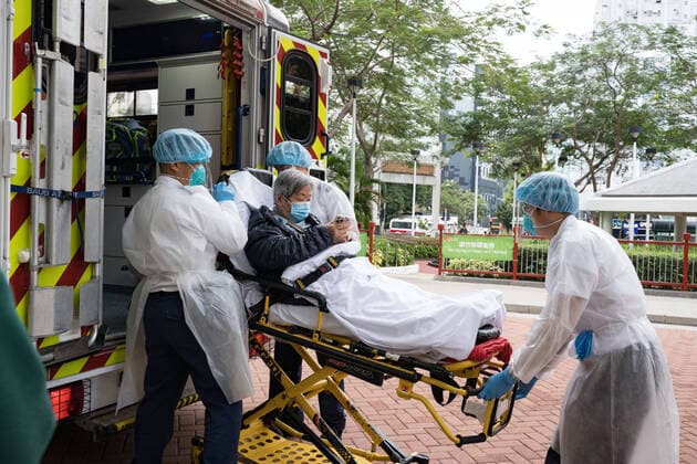 January 23, 2022, Hong Kong, China: Resident is being put in an ambulance by health workers..Beginning with the Yat Kwai House at Kwai Chung Estate, the five-day Covid-19 lockdown now has been extended to neighboring buildings. After health authorities found over 100 Covid-19 positive cases in one day at the the Kwai Chung public housing estate, four other buildings in the estate were placed under an overnight lockdown for residents to be tested. Hong Kong China - ZUMAs197 20220123_zaa_s197_048 Copyright: xDominicxChiux