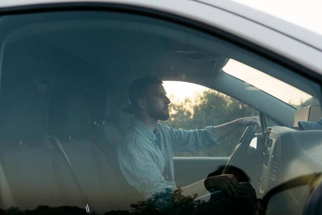Delivery man driving van seen through window model released, JRFF05220