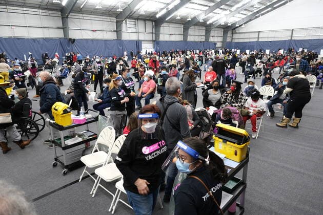January 23, 2022, Toronto, ON, Canada: People are shown at a vaccine clinic in Toronto on Sunday Jan. 23, 2022. Toronto officials officially opened a one-day COVID-19 vaccination mega-clinic in the city s northwest on Sunday. Toronto Canada  - ZUMAc35_ 20220123_zaf_c35_030 Copyright: xR.J.xJohnstonx