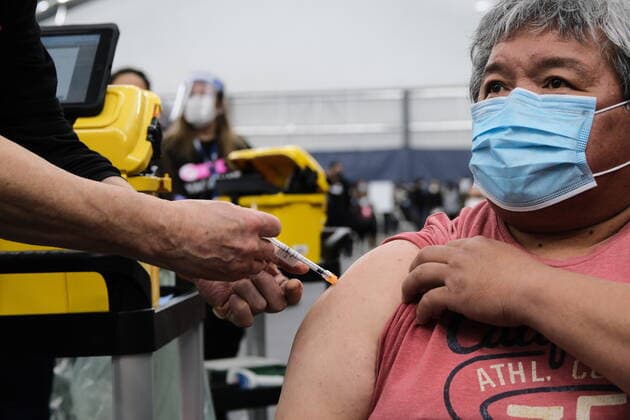 January 23, 2022, Toronto, ON, Canada: Marlon Ybanez gets his third dose of COVID-19 vaccine at a clinic in Toronto on Sunday Jan. 23, 2022. Toronto officials officially opened a one-day COVID-19 vaccination mega-clinic in the city s northwest on Sunday. Toronto Canada  - ZUMAc35_ 20220123_zaf_c35_031 Copyright: xR.J.xJohnstonx
