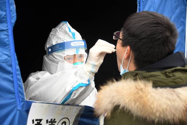 (220124) -- BEIJING, Jan. 24, 2022 -- A medical worker takes a swab sample from a resident at a COVID-19 testing site in Haidian District in Beijing, capital of China, Jan. 24, 2022. ) CHINA-BEIJING-COVID-19-NUCLEIC ACID TESTING (CN) RenxChao 