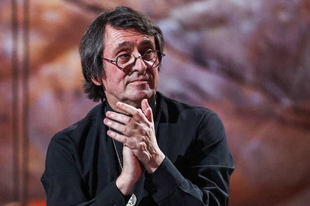 MOSCOW, RUSSIA â€“ JANUARY 24, 2022: Conductor Yuri Bashmet applauds during a concert marking his 69th birthday at the Tchaikovsky Concert Hall; the concert is held as part of the 2022 Winter International Arts Festival. Artyom Geodakyan TASS  TS120248