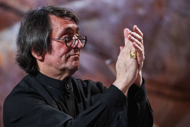 MOSCOW, RUSSIA â€“ JANUARY 24, 2022: Conductor Yuri Bashmet applauds during a concert marking his 69th birthday at the Tchaikovsky Concert Hall; the concert is held as part of the 2022 Winter International Arts Festival. Artyom Geodakyan TASS  TS120249