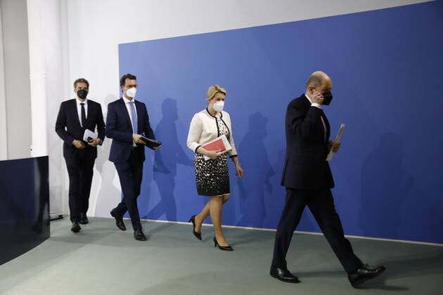 Steffen Hebestreit, Government Spokesman of the German Federal Government and Head of the Press and Information Office of the Federal Government, Hendrik Wüst , Minister President of North Rhine-Westphalia, Franziska Giffey, Governing Mayor of Berlin, Olaf S