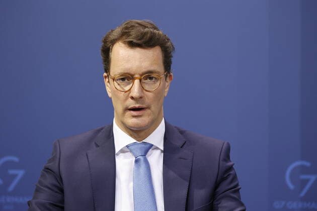 Hendrik Wüst , Minister President of North Rhine-Westphalia, Germany, Berlin, Press conference by BK Scholz, MP Wüst and RBMin Giffey following the consultation with the heads of government of the federal states on the current situation of the Corona pandemic.