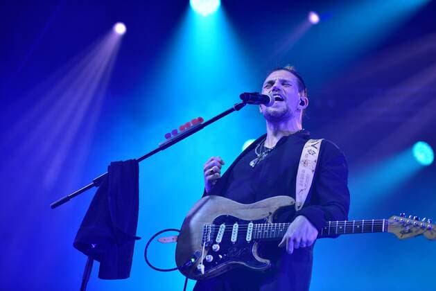 Entertainment Bilder des Tages Enrico Nigiotti Konzert in Neapel Italy: Enrico Nigiotti, Theater Tour 2022 Enrico Nigiotti Italian singer performs live at Casa della Musica with his Theater Tour 2022. Naples Italy Copyright: PaolaxVisone