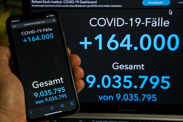 Coronavirus in Germany Covid 19 Robert Koch Institute dashboard 26 01 2022 Robert Koch Institute 7 days incidence 940.6 7 days number of cases 782 173 COVID 19 cases 9 035 795 addition by 164 000 compared to previous day COVID 19 deaths 117 126 addition by 166 compared to previous day