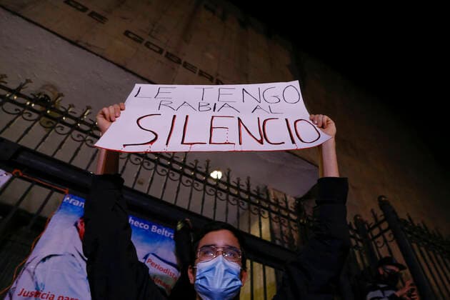 National Mobilization Demanding Justice For The Murdered Journalists A man holds a banner that reads I m angry at silence outside of the Mexican Interior Ministry (SEGOB) during a protest to demand justice for journalists murdered in Mexico on January 25, 2021 in Mexico City, Mexico. Journalists carried out different acts of protest around the country as part of the National Mobilization Periodismo en Riesgo to demand justice for the murdered colleagues Lourdes Maldonado, Margarito Esquivel and Jose Luis Gamboa during this beginning of the year. Mexico City Mexico  Copyright: xGuillermoxGutiÃ rrezx originalFilename: gutierrez-notitle220125_npdTY.jpg
