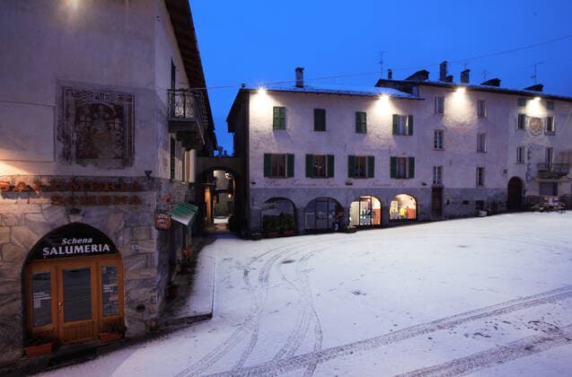 Kuerc Square, Bormio, Sondrio, Lombardy, Italy, Europe GiorgioMesturini CuboImages 1028_14_GME2292