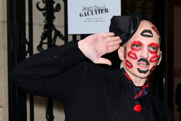 Bilder des Jahres 2022, Entertainment 01 Januar Entertainment Themen der Woche KW04 Entertainment Bilder des Tages Ali Mahdavi CELEBRITES : arrivees du defile Haute Couture Jean Paul Gaultier - Paris 26 01 2022 JBAutissier Panoramic 