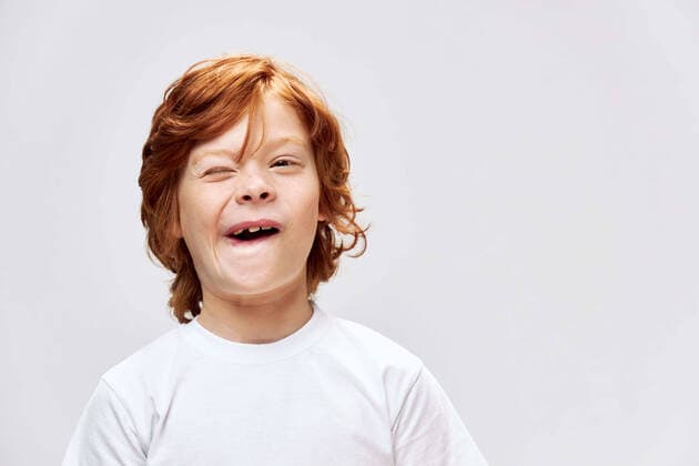 Cheerful redhead child white t-shirt smile Studio gray isolated Cheerful redhead child white t-shirt smile Studio gray isolated background childhood Copyright: xx 33214766