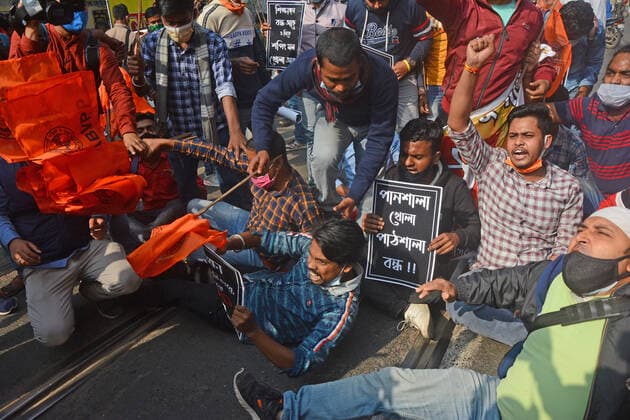 India: Protest for school opening in college amid pandemic situation BJP (Bharatiya Janata Party) supporters and students blocked roads to protest against reopening of the school college amid pandemic situation. Kolkata West Bengal India Copyright: RahulxSadhukhan