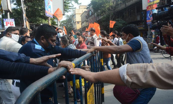 India: Protest for school opening in college amid pandemic situation BJP (Bharatiya Janata Party) supporters and students blocked roads to protest against reopening of the school college amid pandemic situation. Kolkata West Bengal India Copyright: RahulxSadhukhan