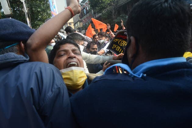 India: Protest for school opening in college amid pandemic situation BJP (Bharatiya Janata Party) supporters and students blocked roads to protest against reopening of the school college amid pandemic situation. Kolkata West Bengal India Copyright: RahulxSadhukhan