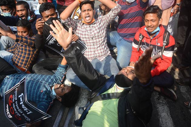 India: Protest for school opening in college amid pandemic situation BJP (Bharatiya Janata Party) supporters and students blocked roads to protest against reopening of the school college amid pandemic situation. Kolkata West Bengal India Copyright: RahulxSadhukhan