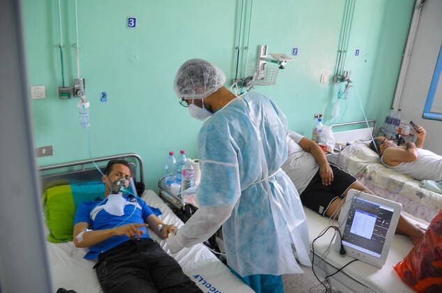 January 27, 2022, Tunis, Tunisia: Tunis, Tunisia. January 27, 2022. Patients with the Covid-19 virus are treated at the Charles de Gaulle hospital in Tunis, Tunisia. Covid-19 infections have continued to increase in Tunisia in January 2022, with the government imposing a curfew and preventive measures to contain the spread of the virus Tunis Tunisia - ZUMAd99_ 20220127_zap_d99_003 Copyright: xHasanxMradx