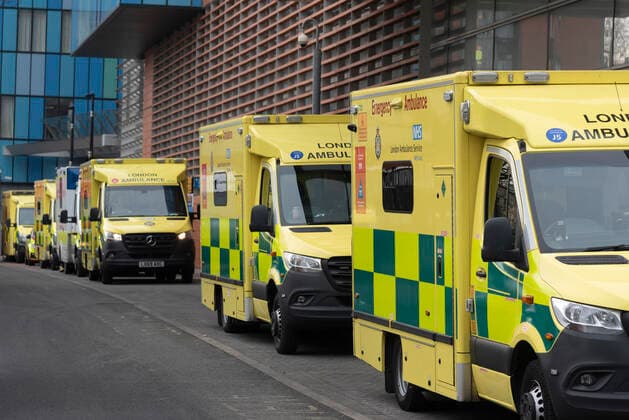 (220129) -- LONDON, Jan. 29, 2022 -- Photo taken on Jan. 28, 2022 shows ambulances parked outside the Royal London Hospital in London, Britain. A new form of Omicron named BA.2 has been designated a variant under investigation, with 426 cases of the Omicron variant sub-lineage confirmed in the United Kingdom (UK), the UK Health Security Agency (UKHSA) said Friday. (Photo by Xinhua) BRITAIN-LONDON-COVID-19-OMICRON RayxTang 