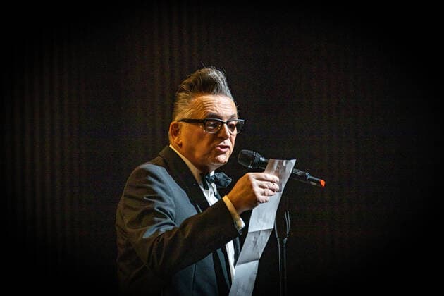 Neujahrskonzert 2022 DEU, Deutschland, Nordrhein-Westfalen, Münster, 28.01.2022: Theater Münster Sinfonieorchester Münster (Musikalische Leitung GMD Golo Berg) und die Götz Alsmann Band Neujahrskonzert aufgrund der pandemischen Lage findet das Neujhahrskonzert erst jetzt statt Götz Alsmann