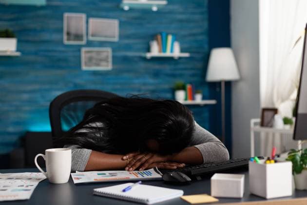 Exhausted employee falling asleep on desk while working Exhausted employee falling asleep on desk while working from home on papers with data charts. Woman feeling sleepy and doing remote work for design of business project. Tired person Copyright: xPhotographer:xDragosxCondreax 43318112